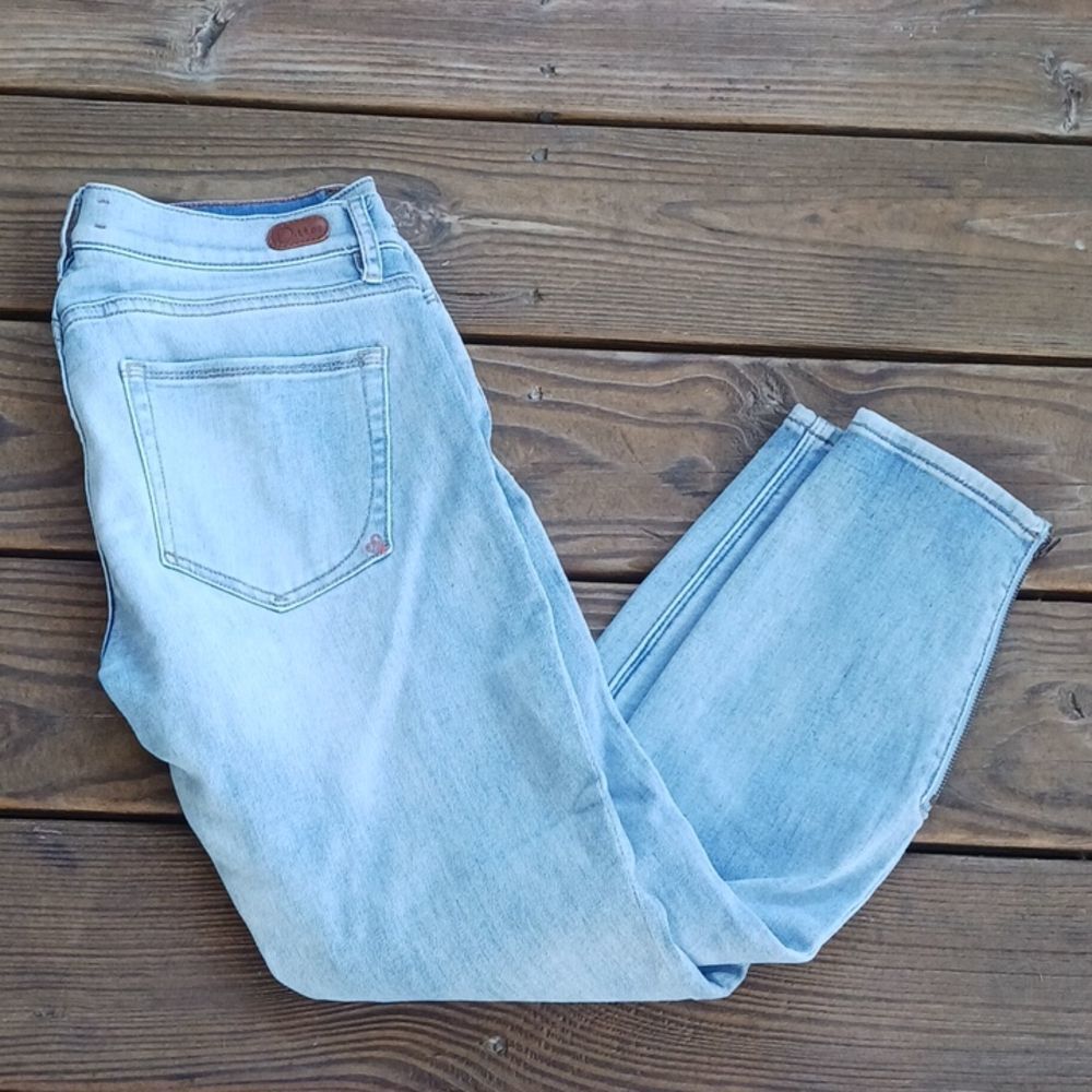 Ditto women's ankle cropped mid rise jeans size 28